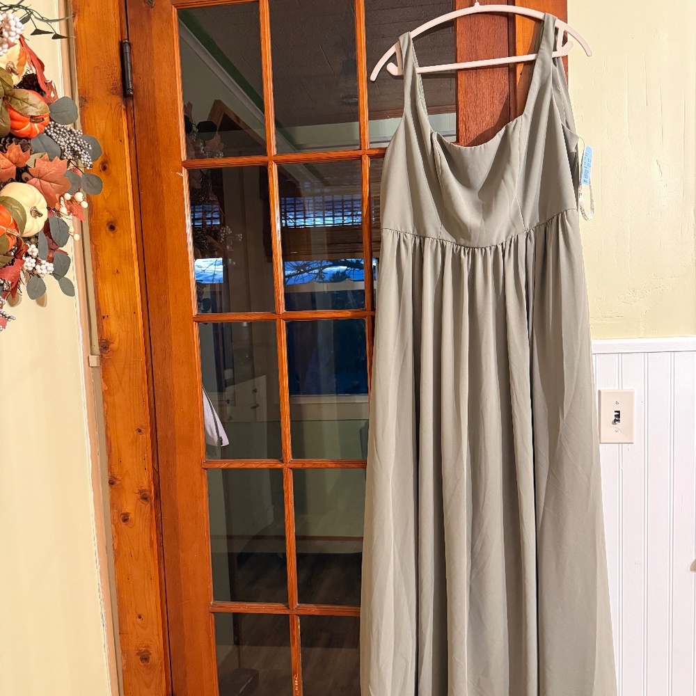 David’s Bridal A-line T shirt style bridesmaid dress - Picture 4 of 4